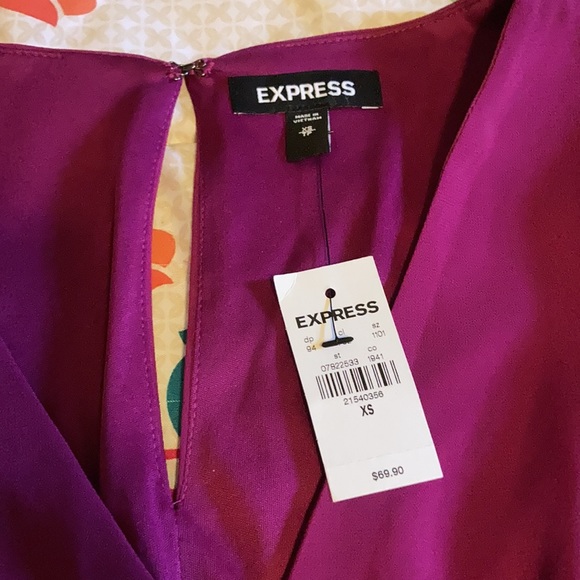 Express Fuchsia Long Sleeve V Neck Dress w/ Keyhole Size XS New - Picture 2 of 5